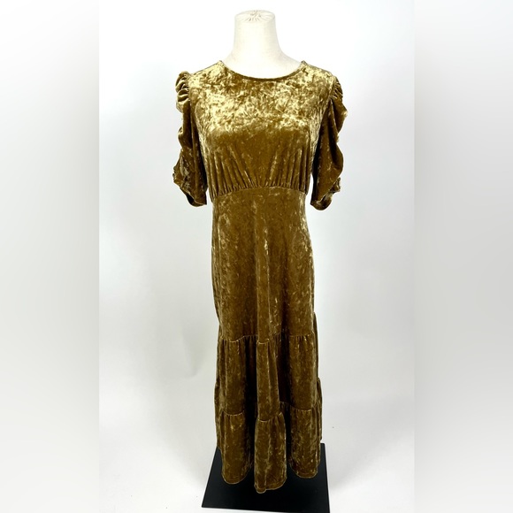 Who What Wear Dresses & Skirts - Who What Wear Witchy Gold Velvet Maxi Dress Size Large